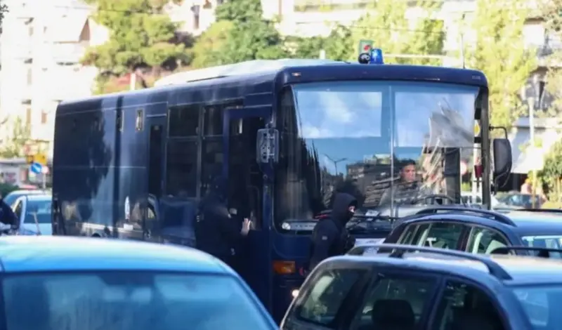 Nakon gotovo četiri mjeseca zatvora iz Grčke je izašlo prvih 20 pripadnika Bad Blue Boysa