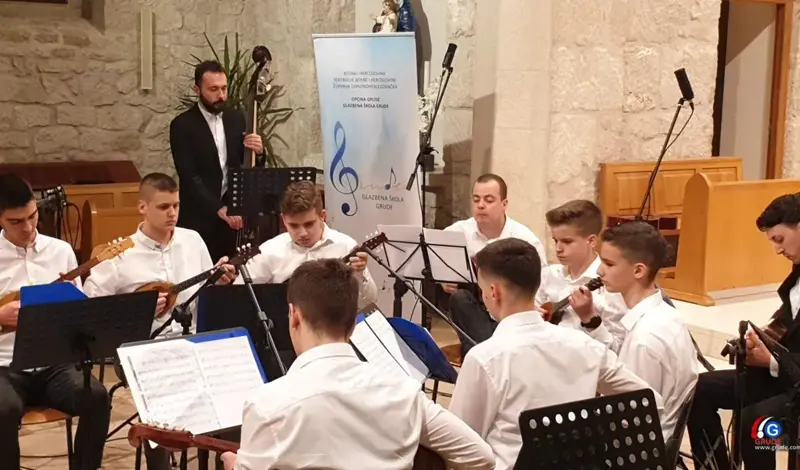 FOTO/VIDEO Održan Božićni koncert Glazbene škole Grude ''Dođe Isus spas''