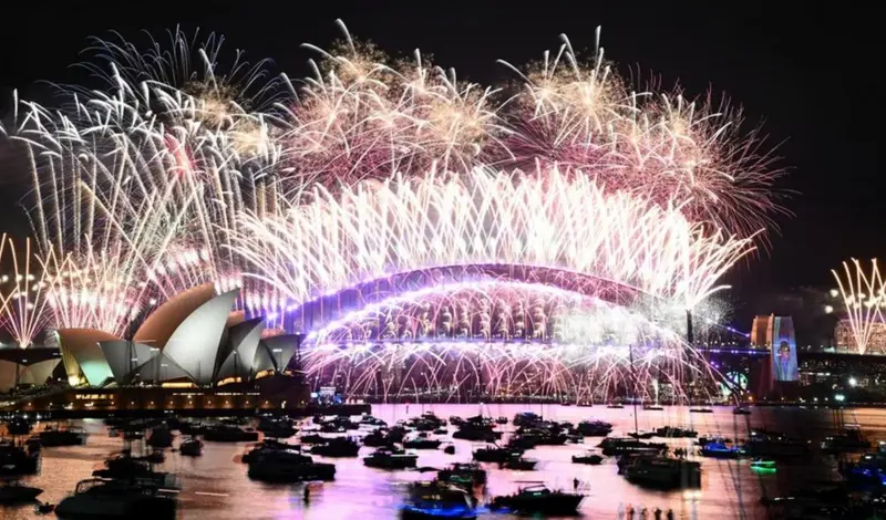 Sydney u novu godinu ušao spektakularnim vatrometom