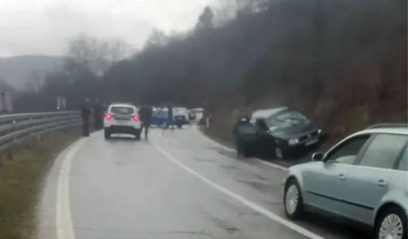 Četiri osobe ozlijeđene ozljeđene u teškoj prometnoj nesreći