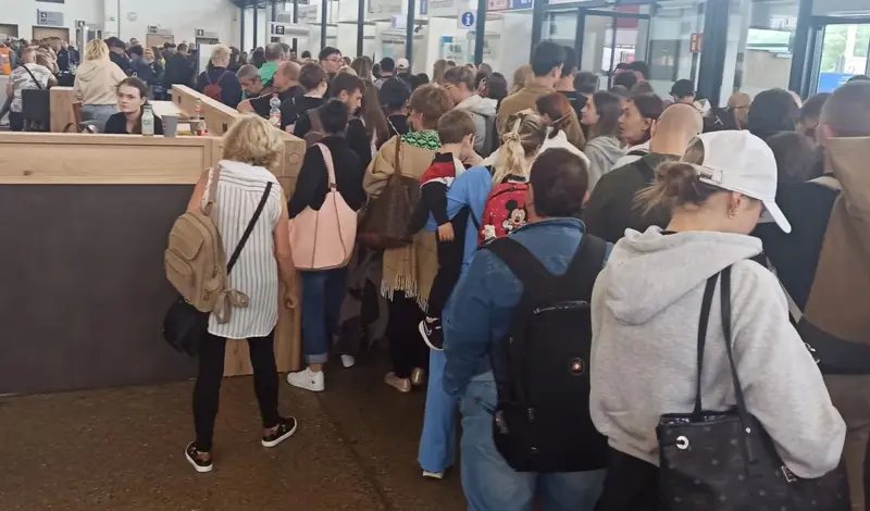 Žena iz Njemačke krenula na sahranu u BiH pa napravila incident na aerodromu, dolazila i hitna