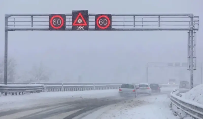 Snijeg, led i olujni vjetar stvaraju probleme u prometu