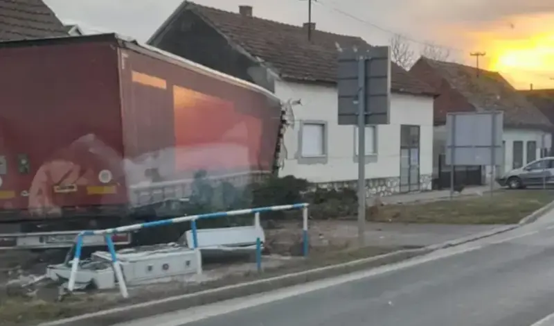 Kamionom uletio u kuću! 'Cijela kabina je prošla ljudima kroz dnevni boravak'