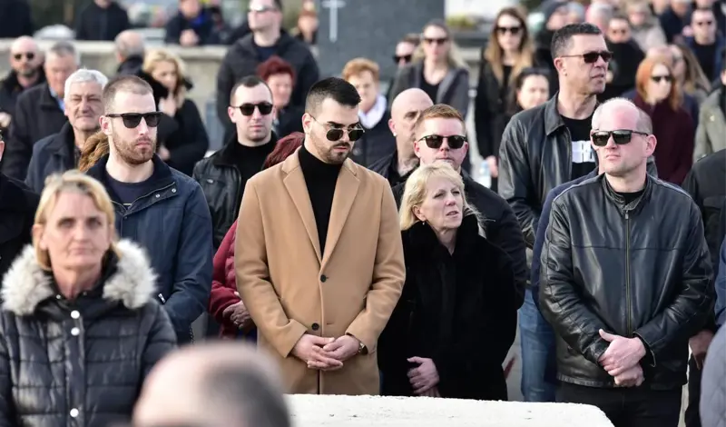 FOTO: Tisuće se došle oprostiti od zadarskog slavuja Davida Ricova (37)