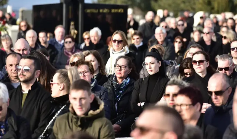 FOTO: Tisuće se došle oprostiti od zadarskog slavuja Davida Ricova (37)