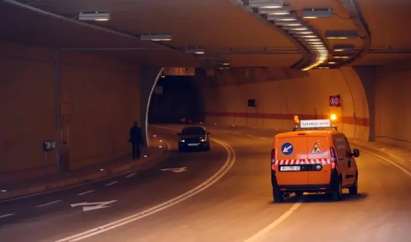 Dvije osobe poginule u stravičnoj prometnoj nesreći koja se dogodila u tunelu na izlazu iz Rijeke