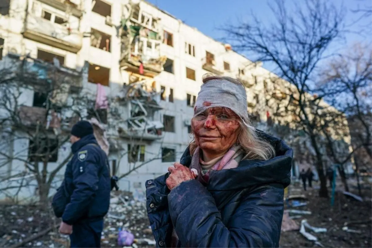 Supruge postale udovice, roditelji čekaju sinove, učionice su prazne, nema radnika