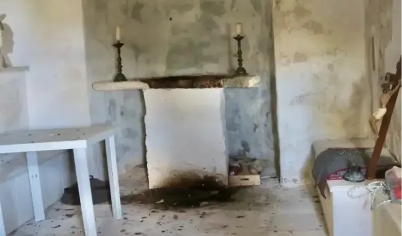 Užas kod Kaštela: Provalili u crkvu, zapalili vatru u oltaru i napravili roštilj! I to pred Uskrs!