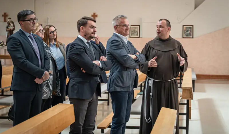 FOTO: Zvonko Milas izbornu kampanju počeo s Plehana! Susreo se s franjevcima Pavićem i Šimićem, biskupom Majićem, osluškivao bilo puka...