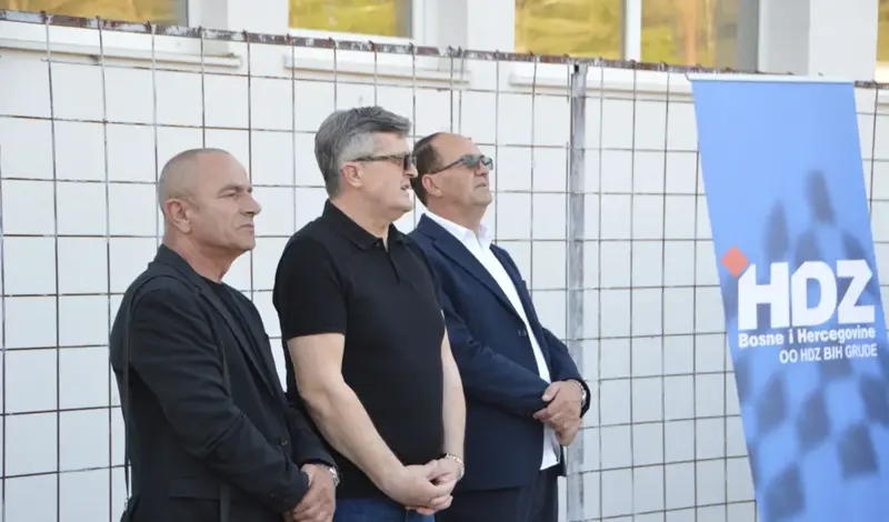 FOTO: Bili smo u Tihaljini. HDZ i Zvonko Milas tu su odradili završni skup! Ovog utorka krenulo glasovanje