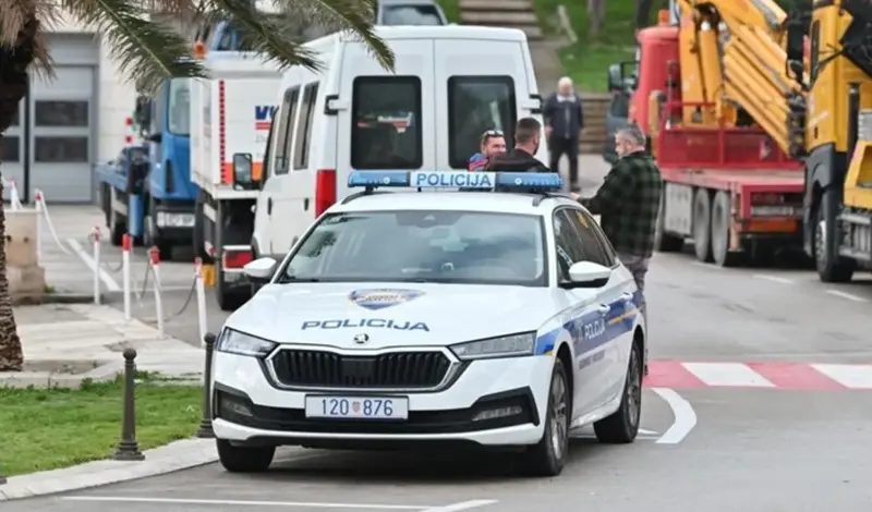 Užas u Makarskoj: Odgurnuo 73-godišnjakinju na ulici i udario joj psa nogom! Žena je preminula