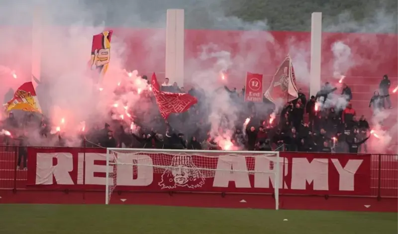 'Ugašen' Red Army! Ultrasi, Ljudi od puta, navijači Zrinjskog oduzeli transparente Veležovcima 