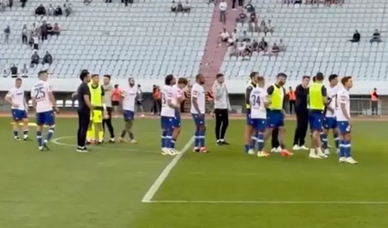 Hajduk poražen, Perišić nije pozdravio navijače, dva igrača udaljena, Mikanović napao novinare