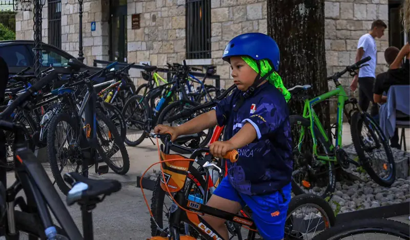 Više od stotinu biciklista na Ćiro biciklijadi od Hutova do Ravnog FOTO