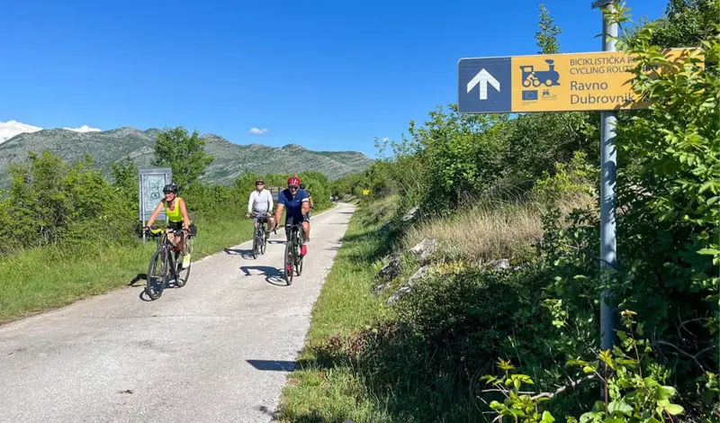 Više od stotinu biciklista na Ćiro biciklijadi od Hutova do Ravnog FOTO