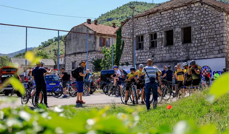 Više od stotinu biciklista na Ćiro biciklijadi od Hutova do Ravnog FOTO
