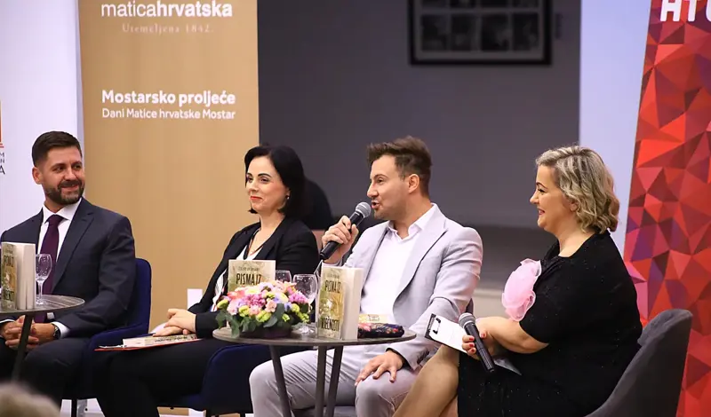 FOTO: U prepunoj Kosači predstavljena Pisma iz vječnosti! Predstavljači: Željko Andrijanić uspijeva održati pažnju čitatelja od prvog do zadnjeg slova