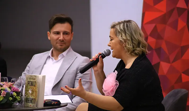 FOTO: U prepunoj Kosači predstavljena Pisma iz vječnosti! Predstavljači: Željko Andrijanić uspijeva održati pažnju čitatelja od prvog do zadnjeg slova