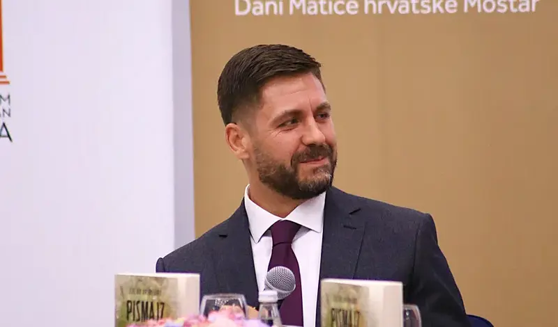 FOTO: U prepunoj Kosači predstavljena Pisma iz vječnosti! Predstavljači: Željko Andrijanić uspijeva održati pažnju čitatelja od prvog do zadnjeg slova