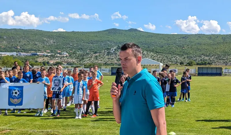 FOTO: Memorijalni turnir u čast Miša i Dine okupio u Grudama stotine djece iz BiH, Dalmacije...