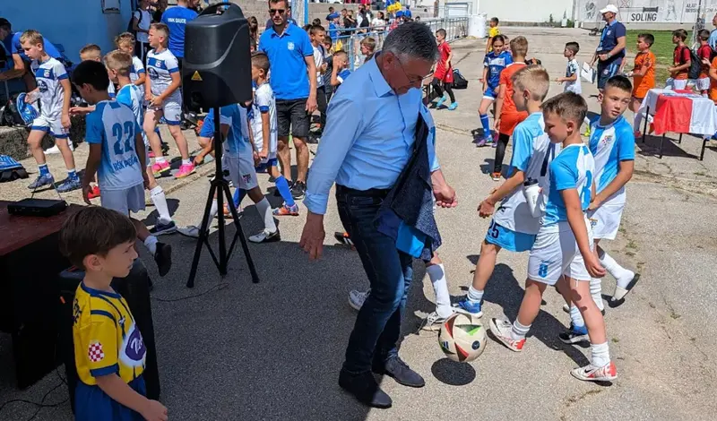 FOTO: Memorijalni turnir u čast Miša i Dine okupio u Grudama stotine djece iz BiH, Dalmacije...