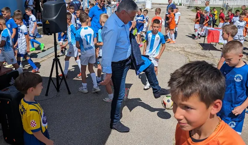 FOTO: Memorijalni turnir u čast Miša i Dine okupio u Grudama stotine djece iz BiH, Dalmacije...