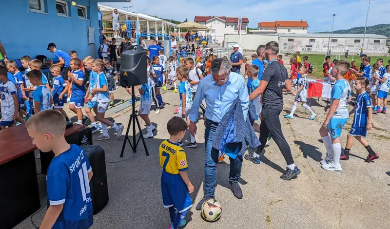 FOTO: Memorijalni turnir u čast Miša i Dine okupio u Grudama stotine djece iz BiH, Dalmacije...