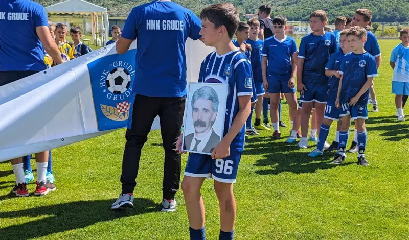 FOTO: Memorijalni turnir u čast Miša i Dine okupio u Grudama stotine djece iz BiH, Dalmacije...