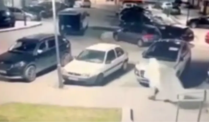 ŠOKANTAN VIDEO: Casper s Pala palio auto pa umalo sebe zapalio