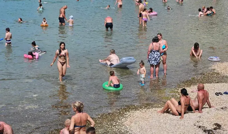 FOTO: U Neumu je ljeto već počelo! Hercegovački biser 70 posto jeftiniji, a izgleda i privlačniji od konkurencije