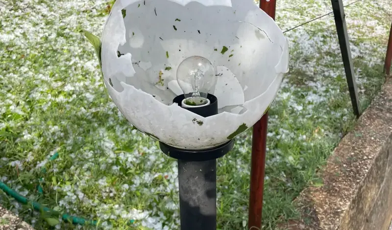 I ovo su posljedice nevremena u općini Grude: Fasada kao da su je geleri prošarali...
