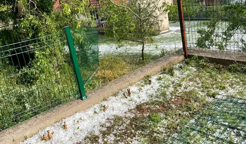 I ovo su posljedice nevremena u općini Grude: Fasada kao da su je geleri prošarali...