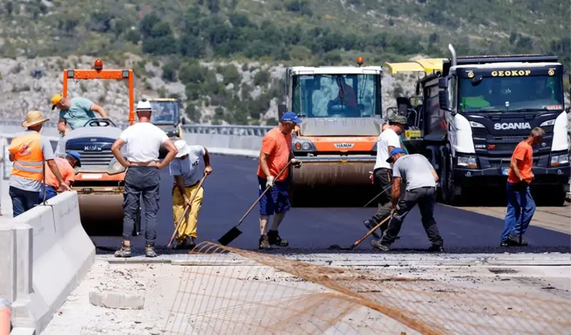 Postavljen prvi sloj asfalta na mostu Počitelj