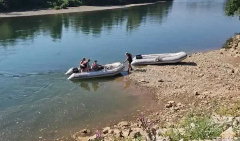 Spašavao prijatelja pa obojicu odnijela rijeka. Tijelo jednog pronađeno, za drugim se još traga