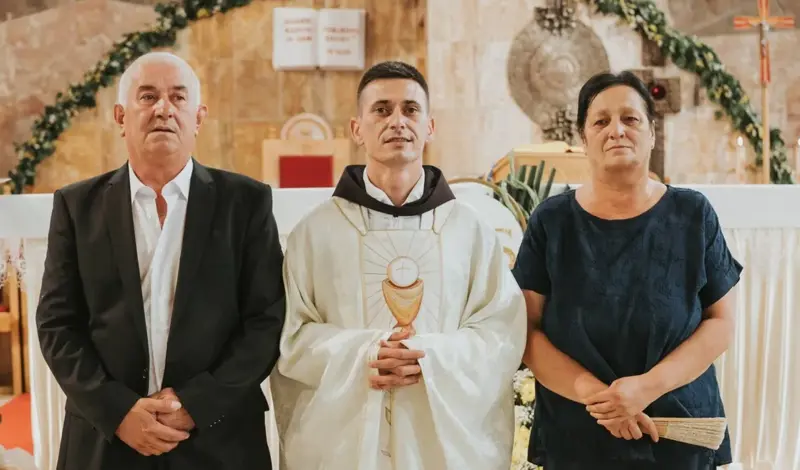 Četvrta mlada misa na Kočerinu u samo dvije godine! Fra Šimun Suton okupio brojne u veličanstvenom danu