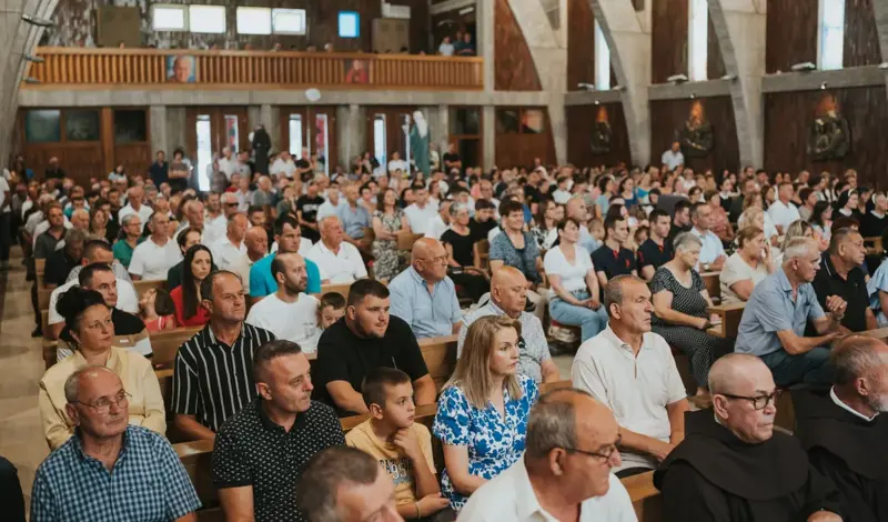 Četvrta mlada misa na Kočerinu u samo dvije godine! Fra Šimun Suton okupio brojne u veličanstvenom danu