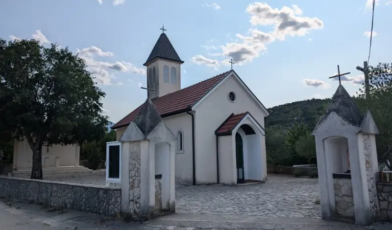 Reportaža iz Drinovaca i s Drinovačkog Brda, s granice prepune živopisnih likova i raznih dogodovština