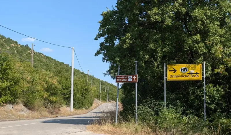 Reportaža iz Drinovaca i s Drinovačkog Brda, s granice prepune živopisnih likova i raznih dogodovština