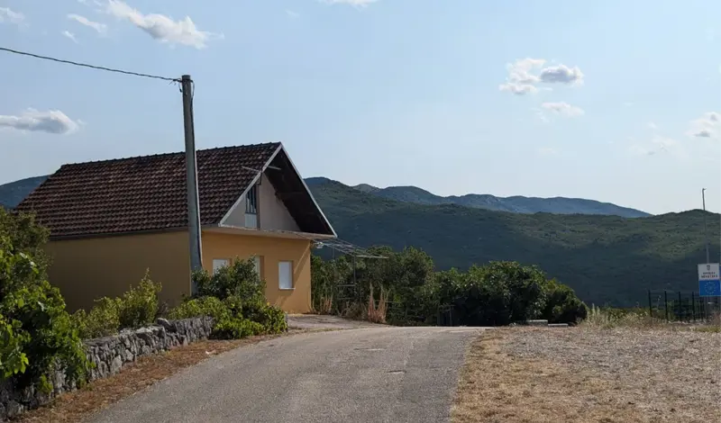 Reportaža iz Drinovaca i s Drinovačkog Brda, s granice prepune živopisnih likova i raznih dogodovština