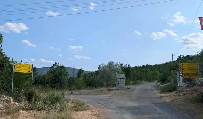 Reportaža iz Drinovaca i s Drinovačkog Brda, s granice prepune živopisnih likova i raznih dogodovština