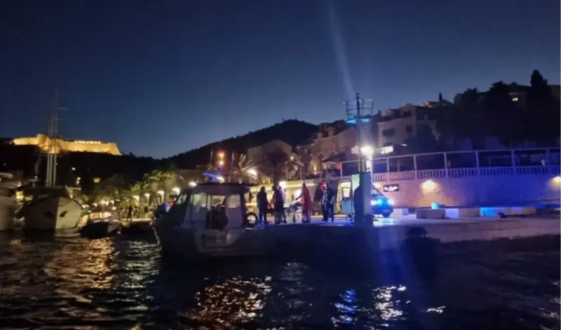 Gumenjak udario u hrid kod Hvara, jedna osoba poginula 
