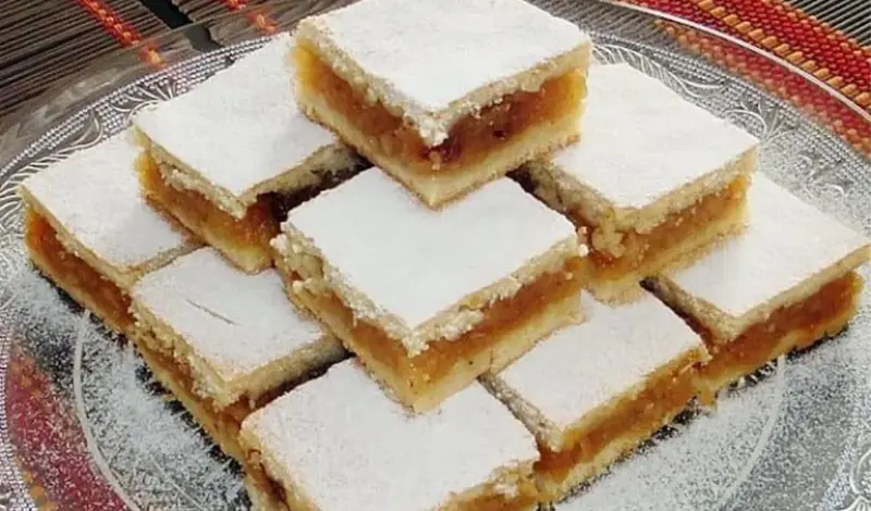 Pita od jabuka za nekoliko minuta: brzi recept za zaposlene domaćice