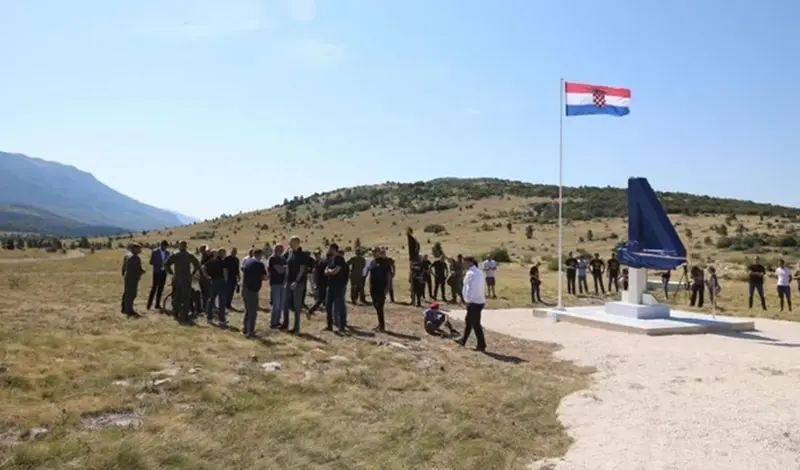 KNIN - Otkriveno spomen-obilježje 4. gardijskoj brigadi