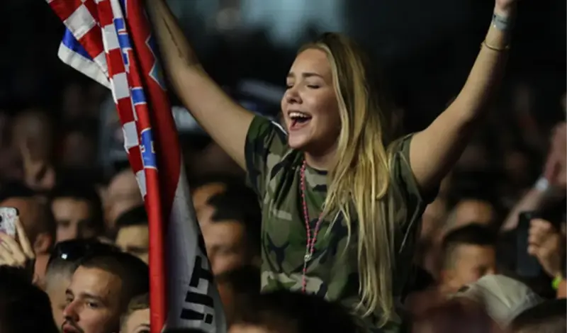 FOTO/VIDEO: Thompson održao koncert za pamćenje u Imotskom! Gotovo tri sata pjevao i završio s 'Vjetre s Dinare' 