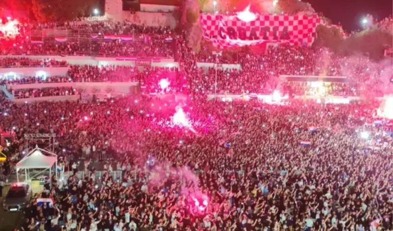 FOTO/VIDEO: Thompson održao koncert za pamćenje u Imotskom! Gotovo tri sata pjevao i završio s 'Vjetre s Dinare' 