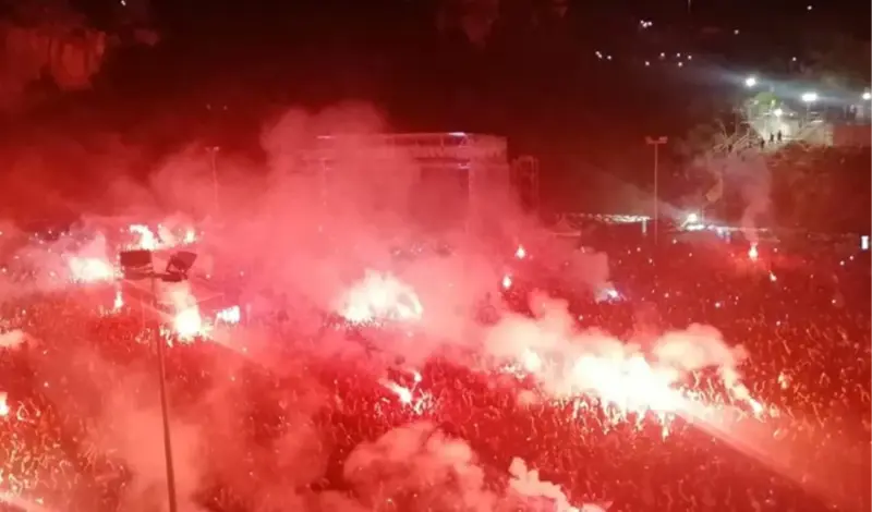 FOTO/VIDEO: Thompson održao koncert za pamćenje u Imotskom! Gotovo tri sata pjevao i završio s 'Vjetre s Dinare' 