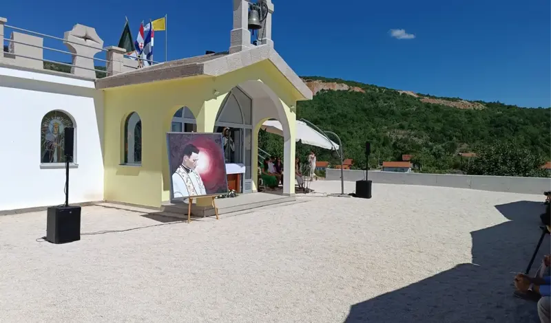 FOTO: Posvećena kapela u čast blaženog Miroslava Bulešića u Crnim Lokvama