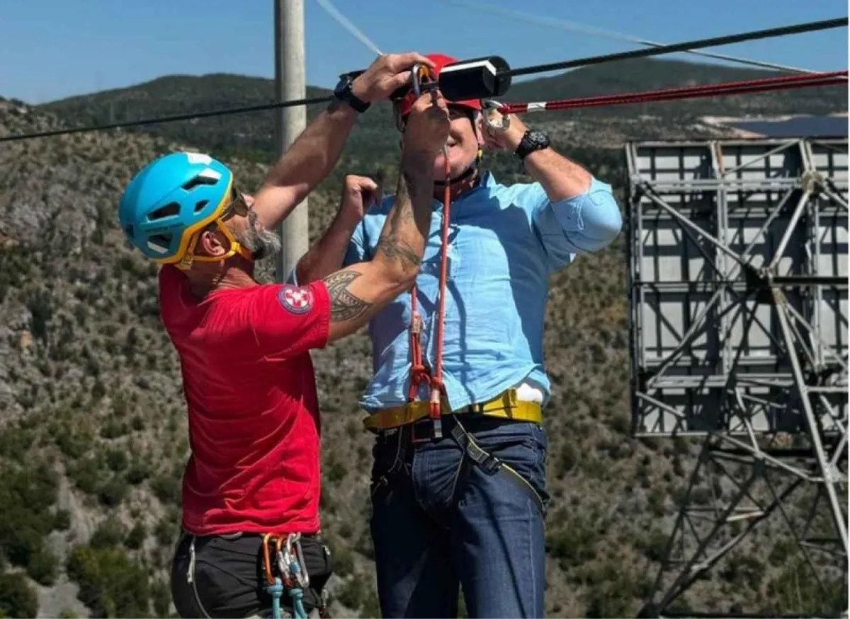 Predsjednik HDZ-a Čović u Grudama isprobao i najduži zip-line u BiH