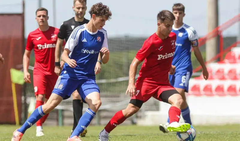Juniori igrali u 11 sati na plus 40. Igraču pozlilo, trebala mu hitna pomoć