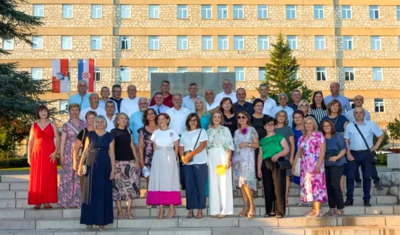 Gruđani na 40. obljetnici mature donirali preko 1000 KM ustanovi Marija naša nada